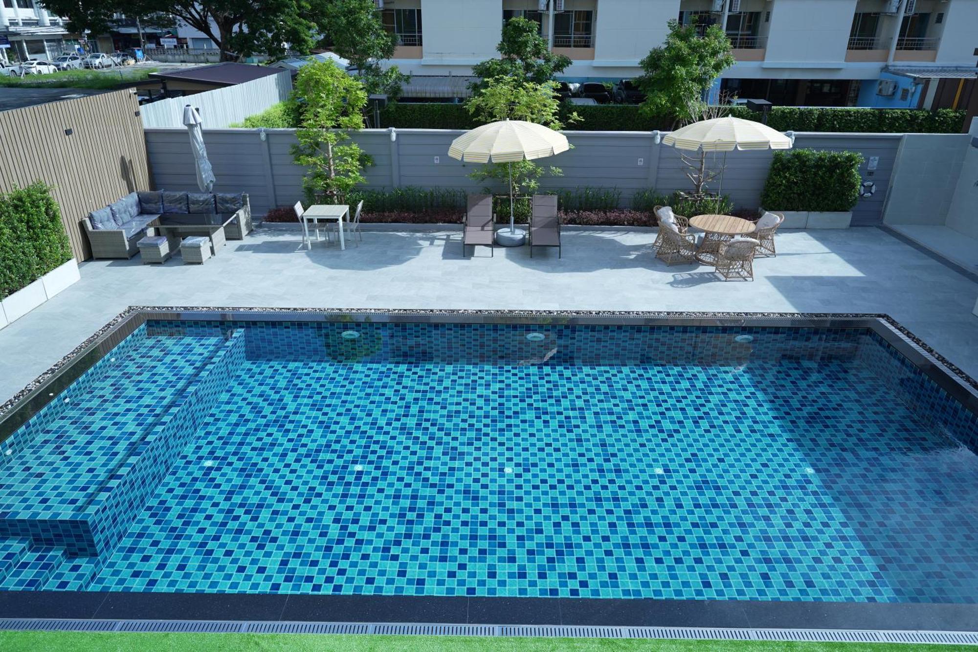 Three Seasons Bangkok Hotel Buitenkant foto