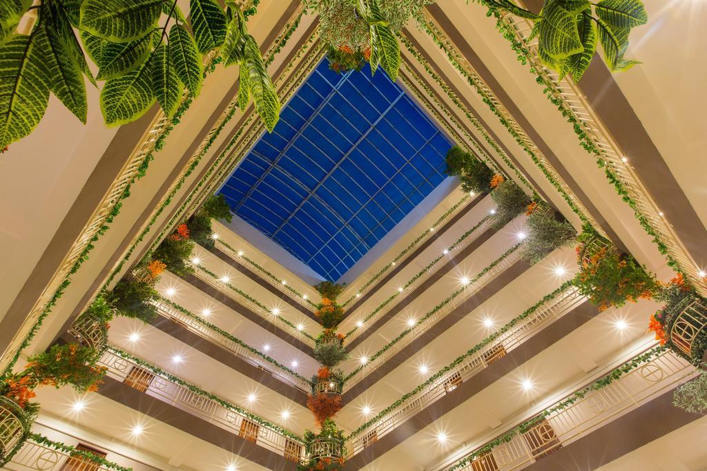 Three Seasons Bangkok Hotel Buitenkant foto