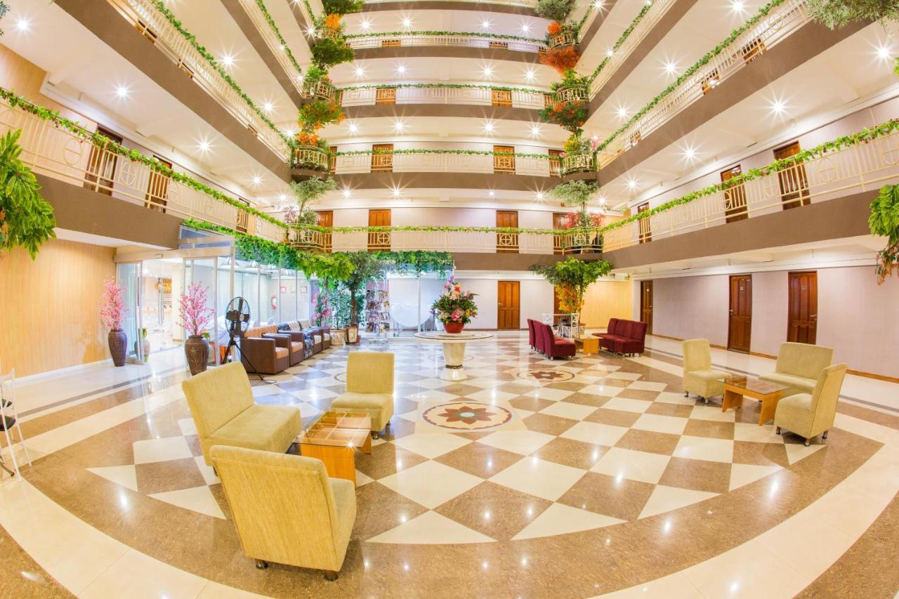 Three Seasons Bangkok Hotel Buitenkant foto