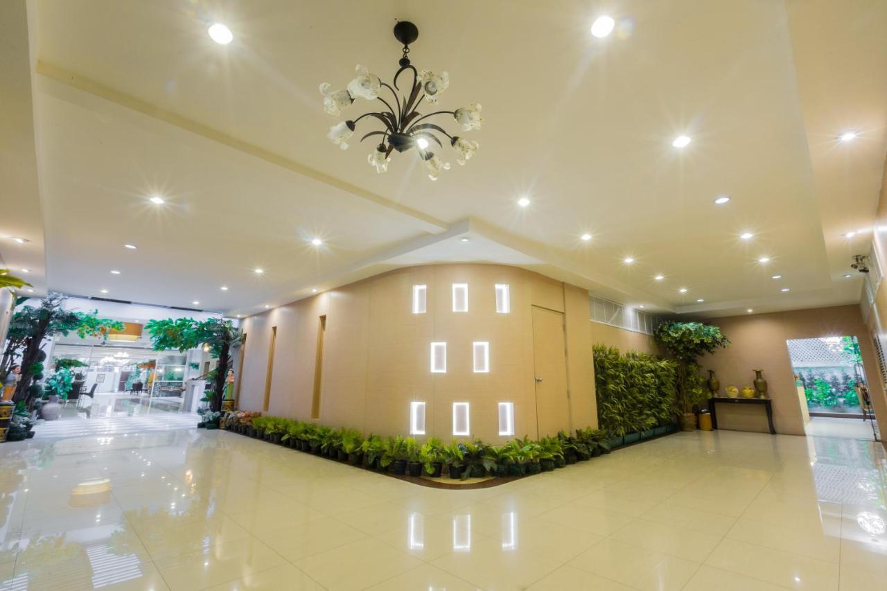 Three Seasons Bangkok Hotel Buitenkant foto